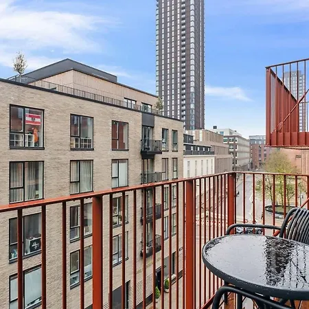 Exclusive In V With Balcony Apartment *